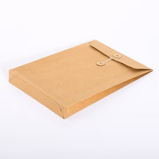 Umschlagtasche aus recyceltem Kraftpapier mit individuellem Logo und Knopf- und Kordelverschluss